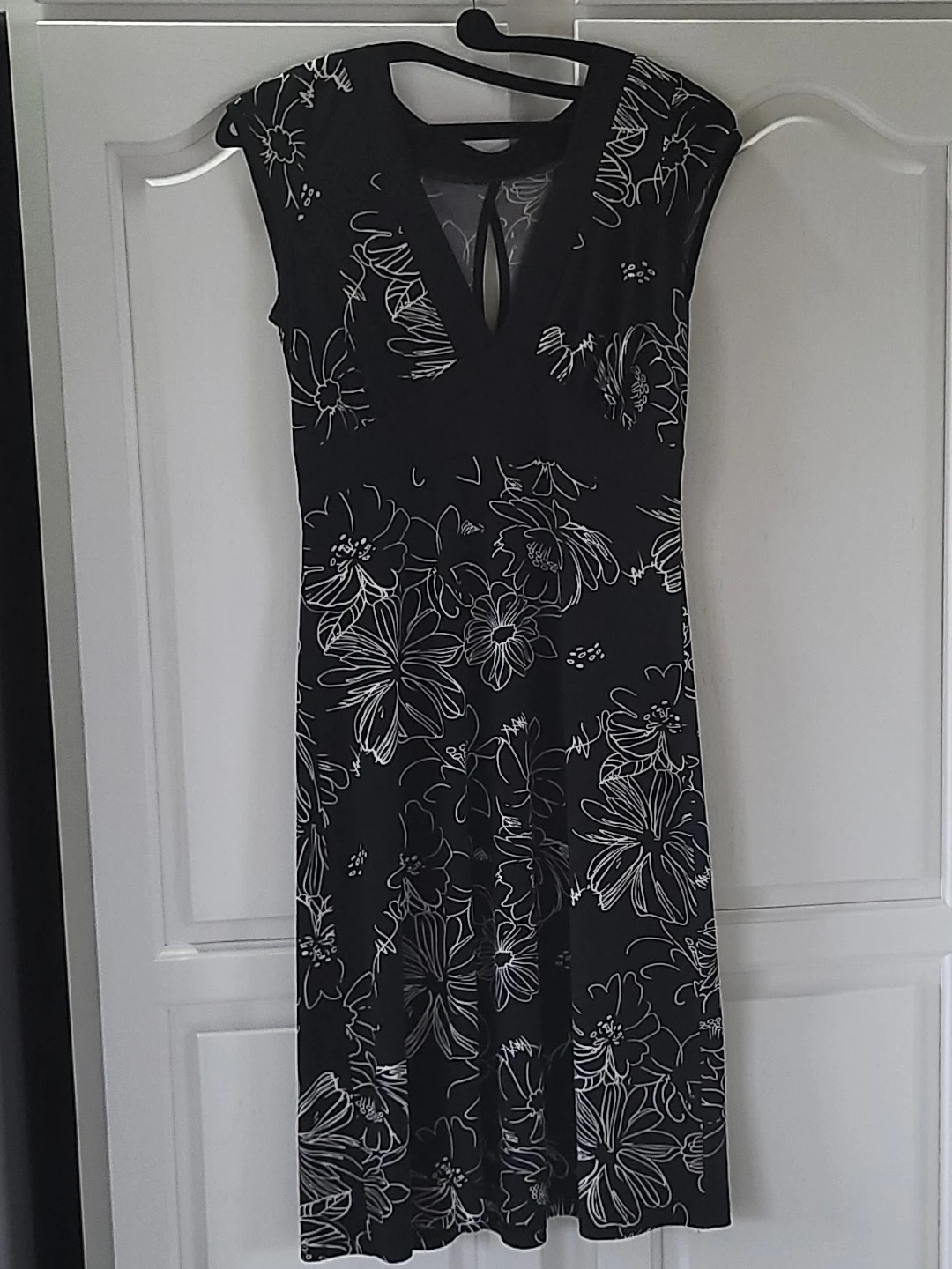 Black Floral V-Neck Sleeveless Dress