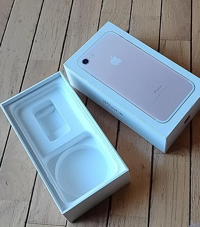 Apple iPhone 7 Box