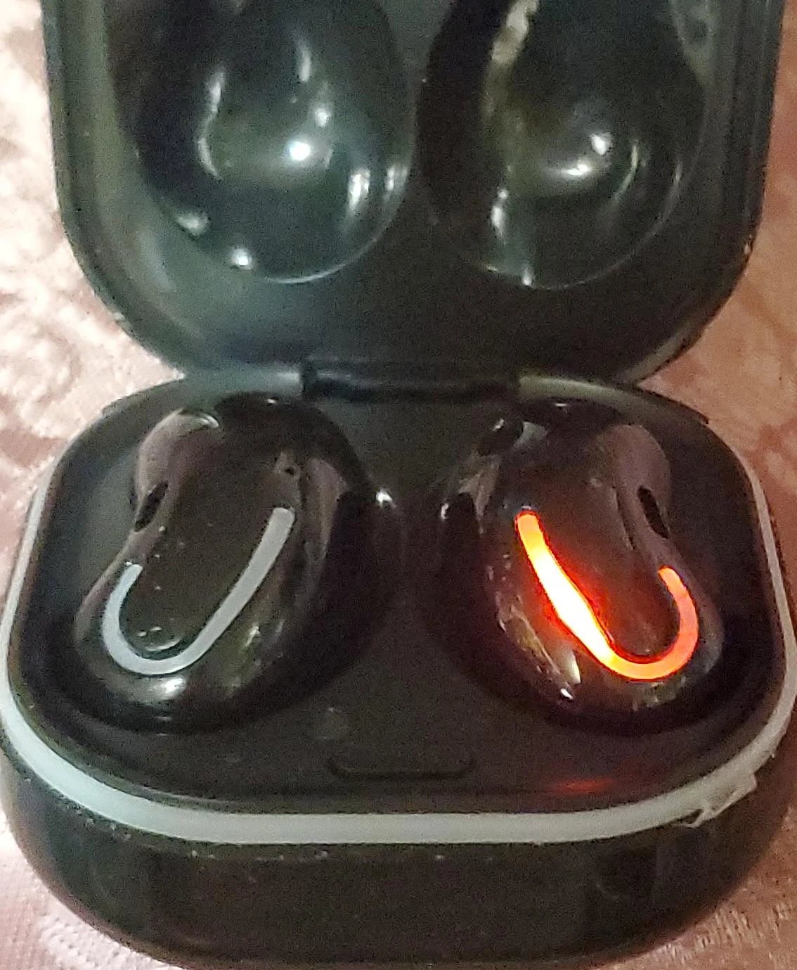 A Bluetooth tiny  Airbud