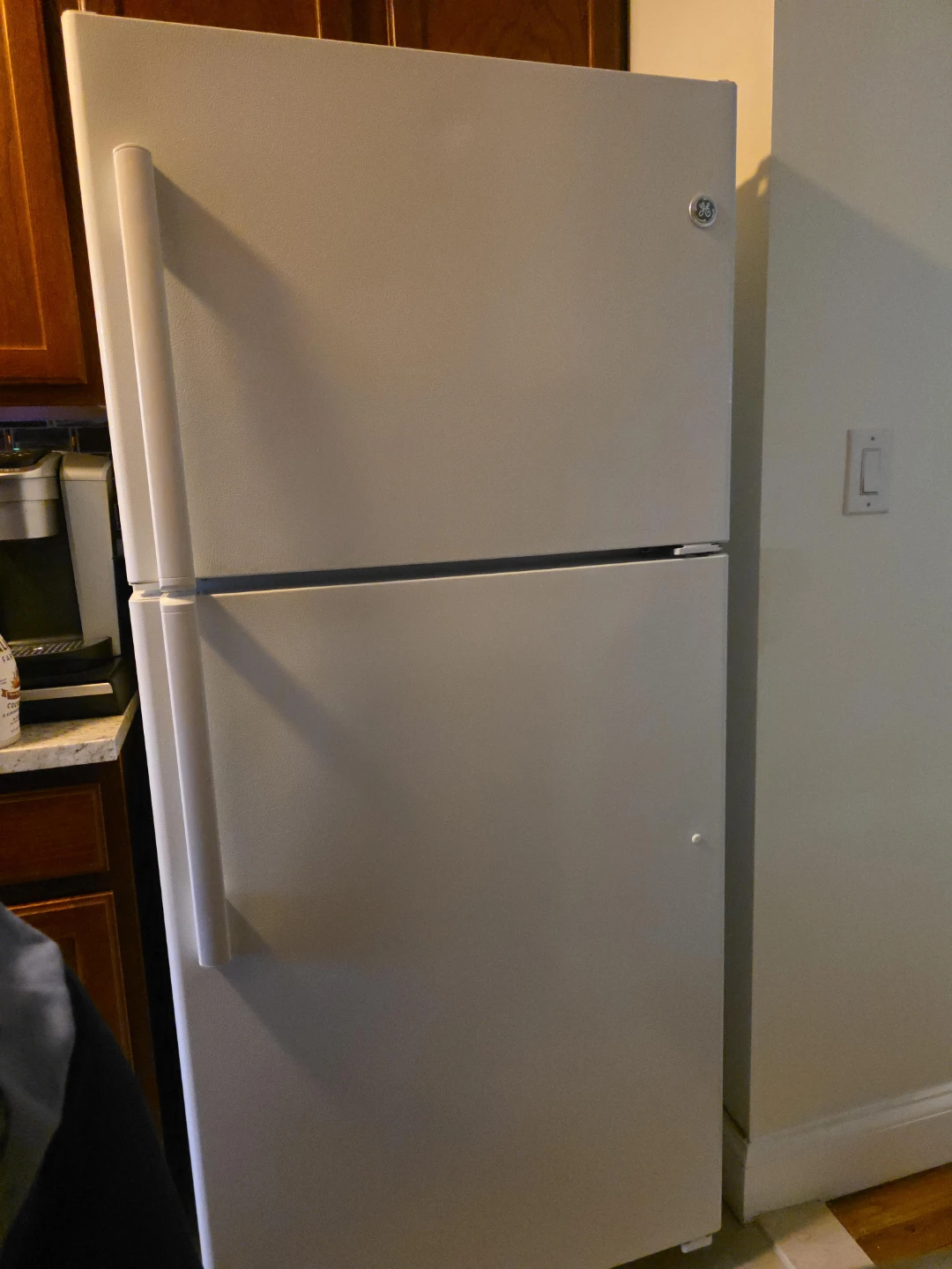 GE Refrigerator Top Freezer