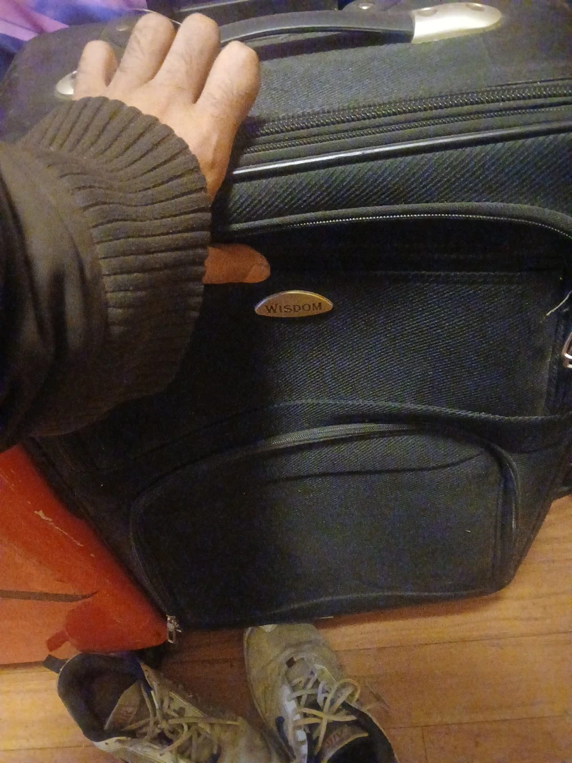 Wisdom Black Rolling Suitcase