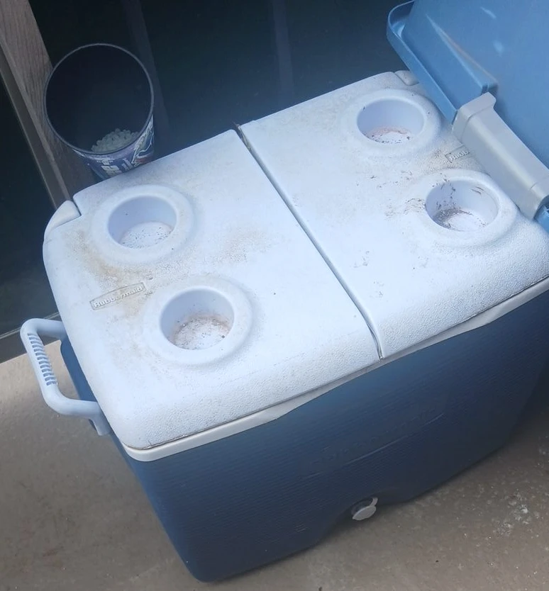 Rubbermaid Cooler with Cup Holders
