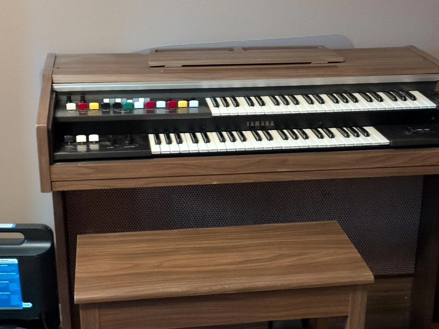 Yamaha Organ with Bench