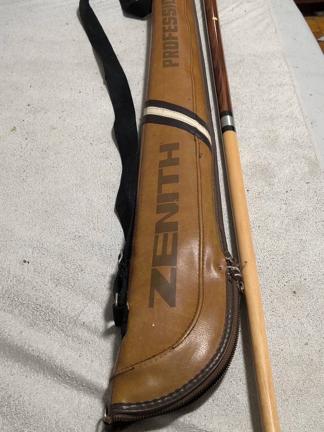 Zenith Professional Pool Cue with Case
