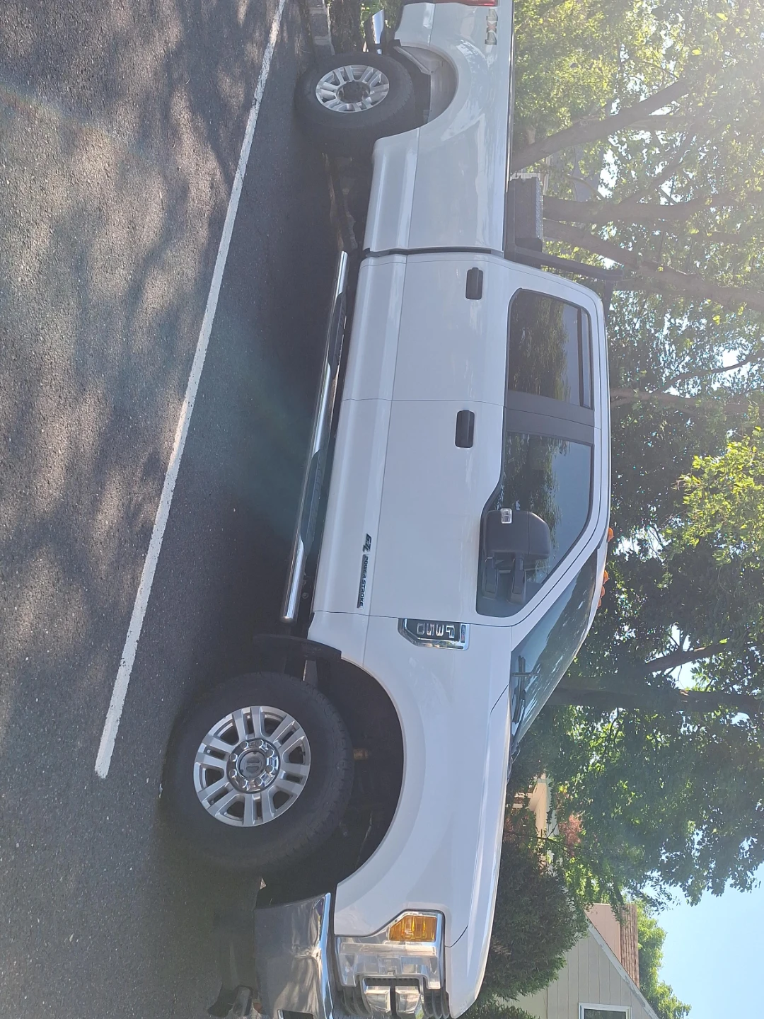 White Ford F-350 Super Duty Crew Cab Pickup Truck
