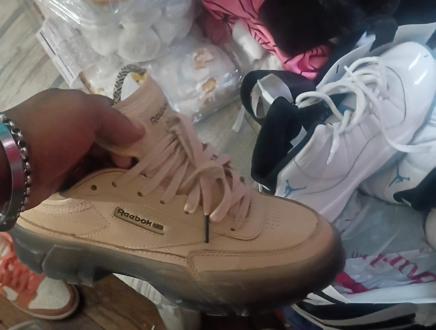 ⚽Reebok Beige Fashion Sneakers
