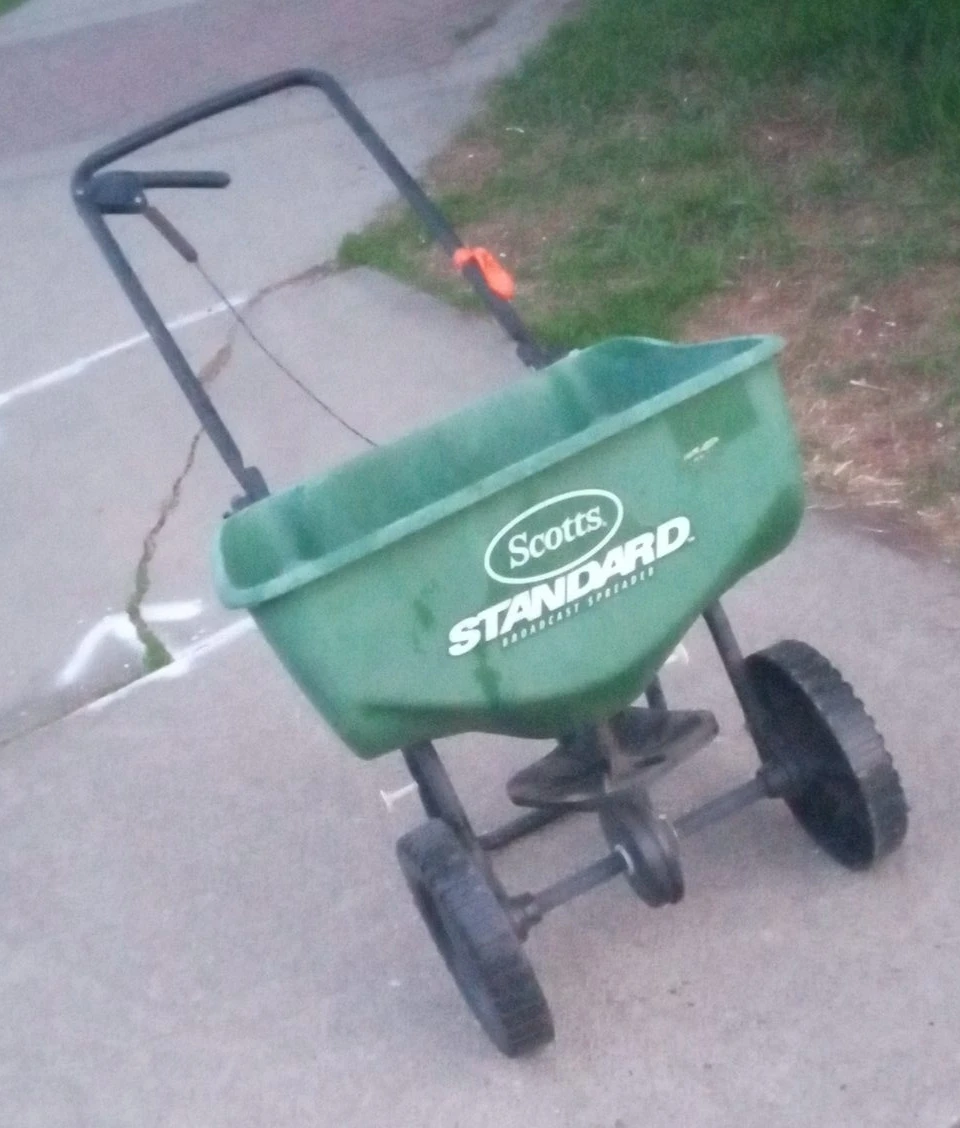 Scotts Standard Broadcast Spreader