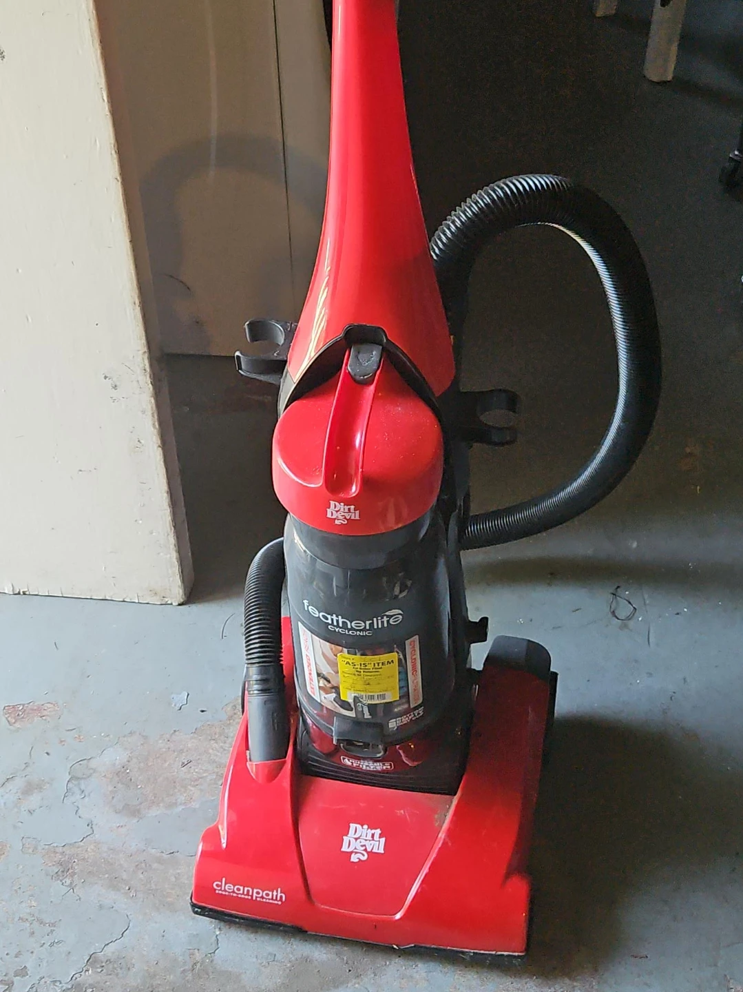 Dirt Devil Featherlite Cyclonic Vacuum Cleaner
