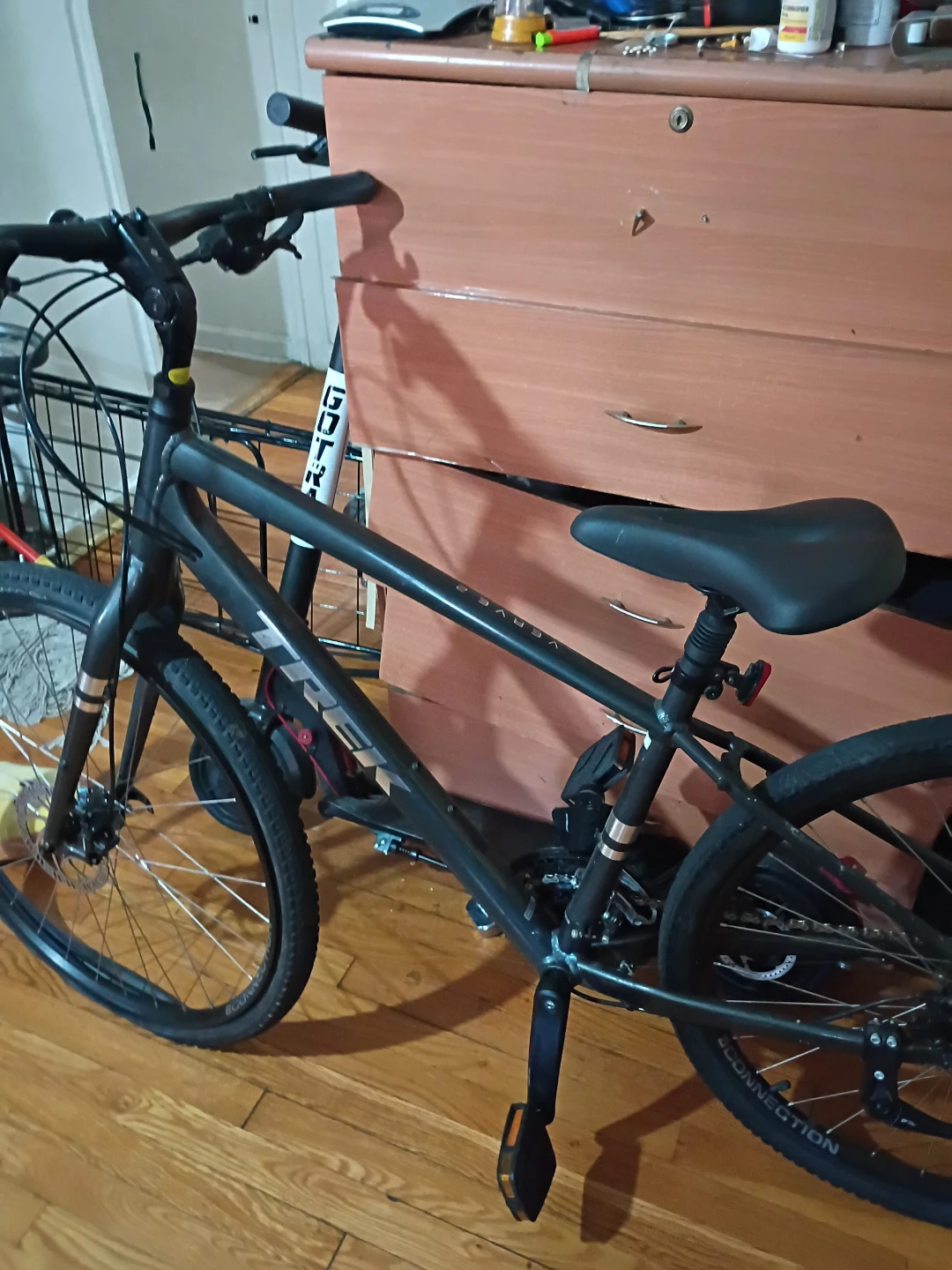 Trek Verve 2 Hybrid Bike
