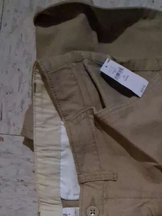 GAP Khakis Size 30x32