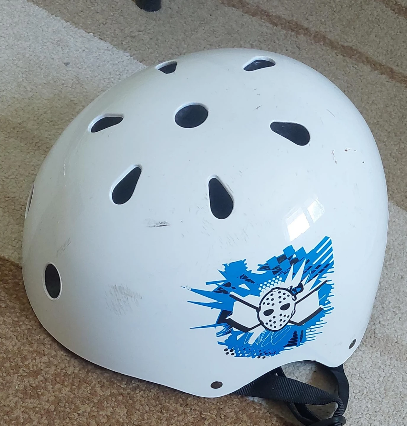 Avigo White Youth Helmet - Size Medium