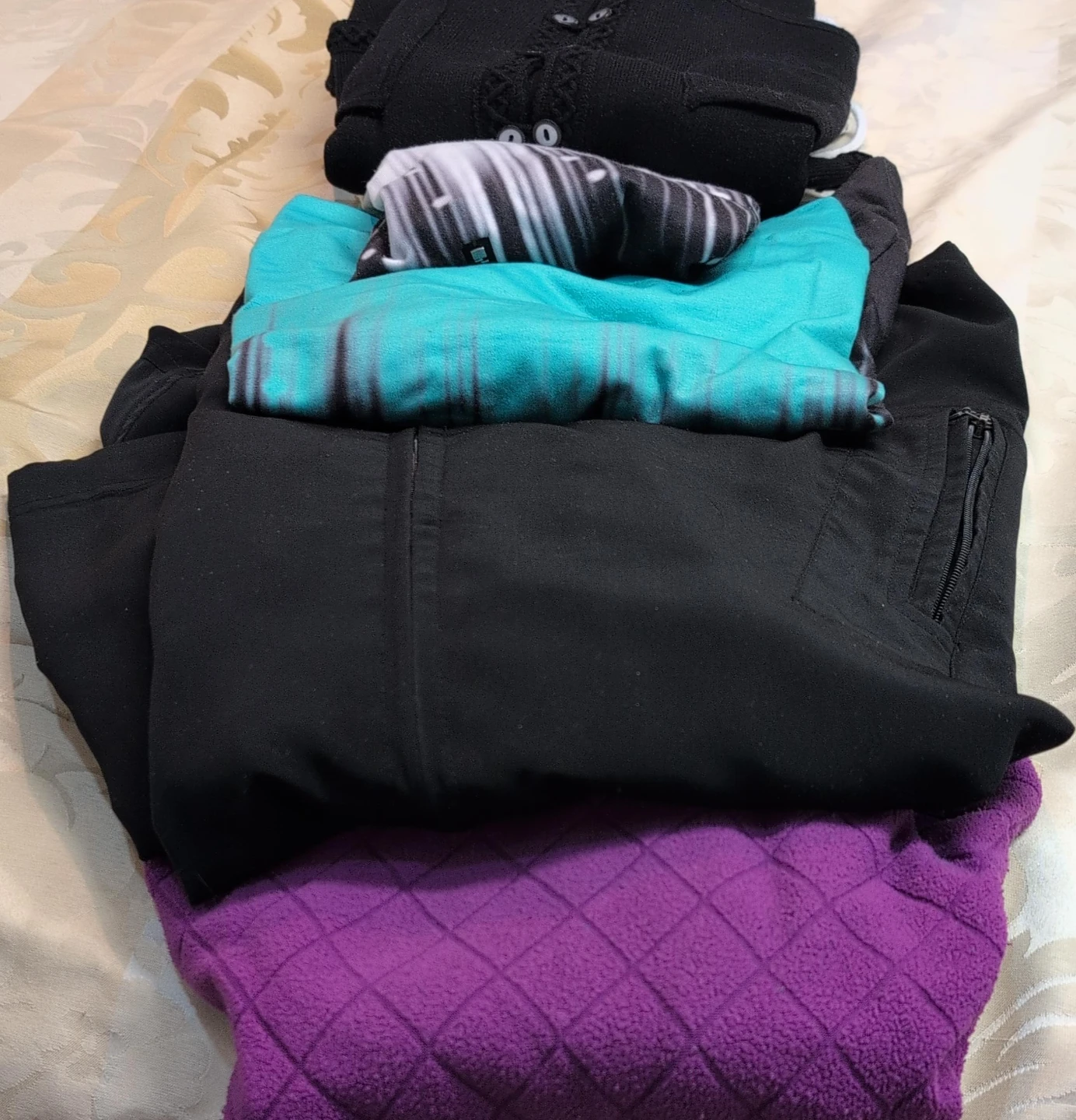 Bundle of Black and Teal Activewear $4 each