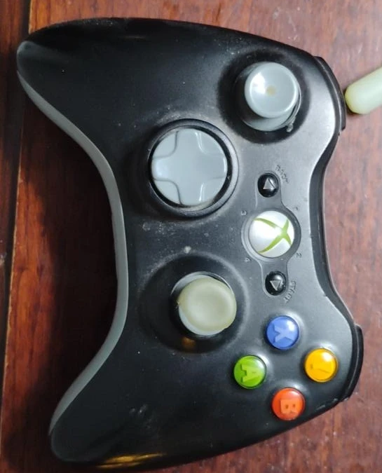 Black Xbox 360 Controller