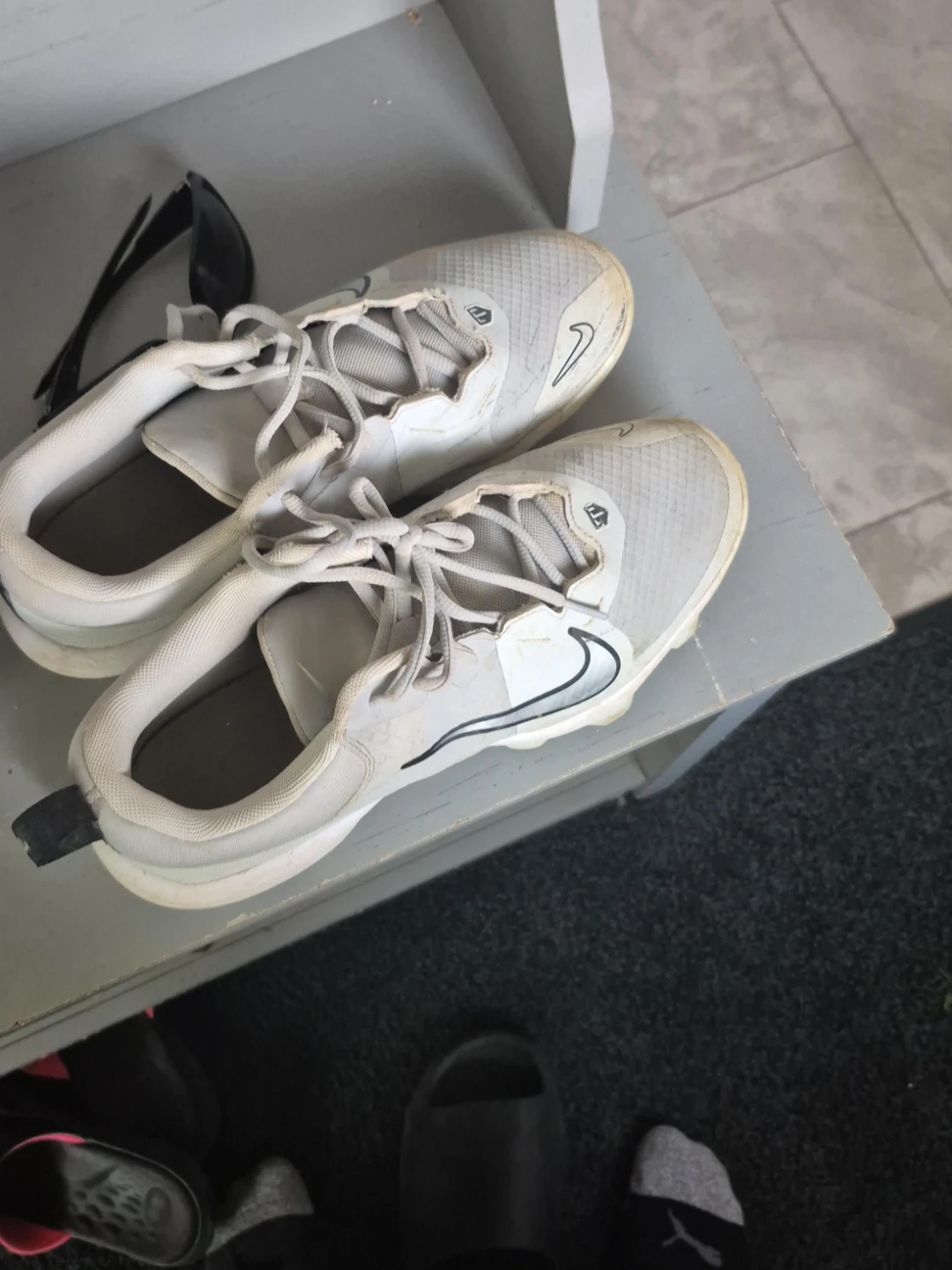 Nike White/Grey Athletic Shoes