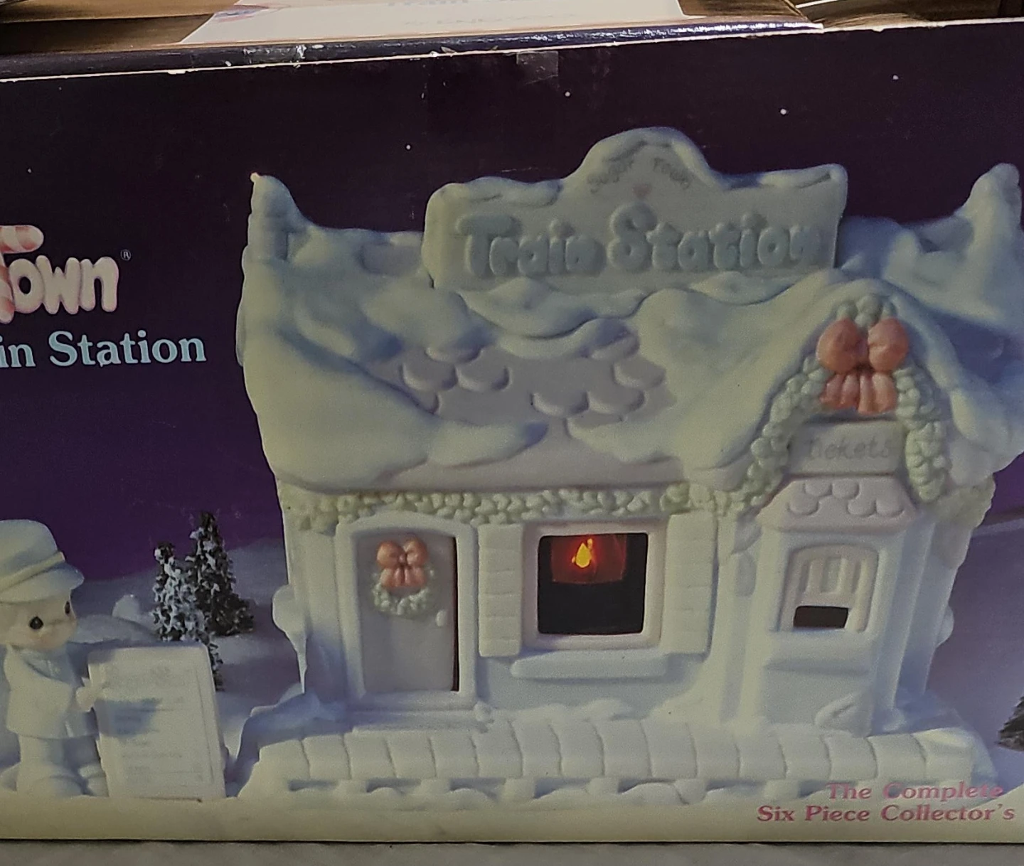 Enesco Precious Moments Sugar Town Train Station Set