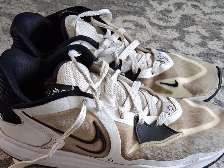 Nike Kylie low 5 size 9.5