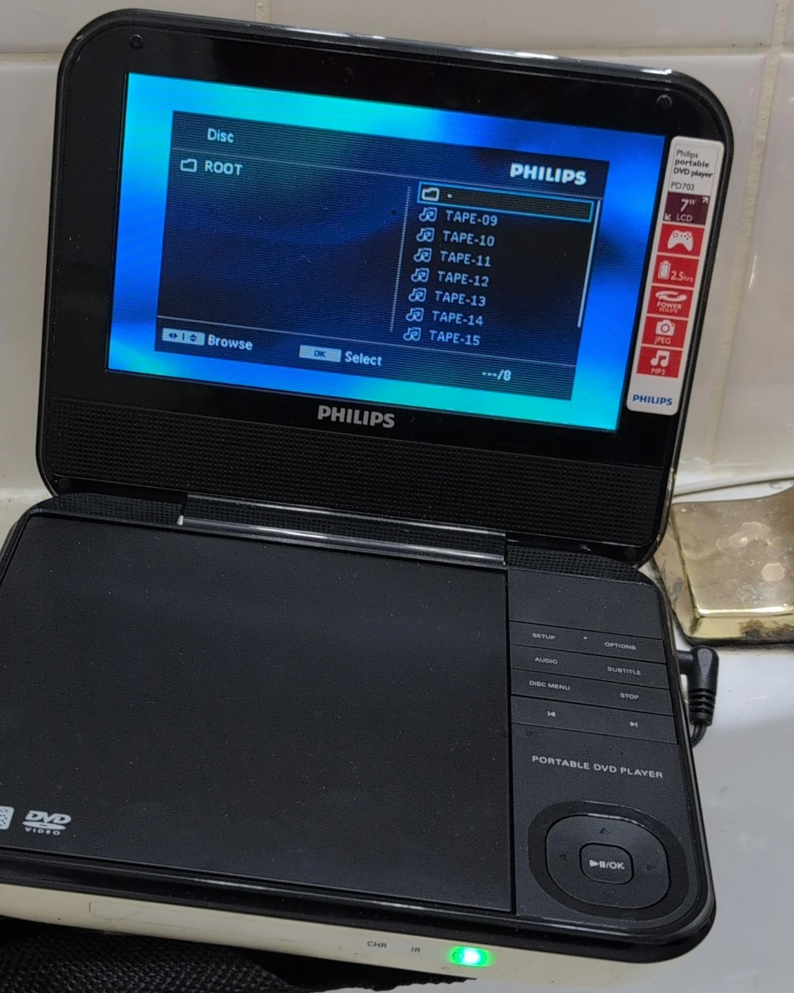 Philips PD703 Portable 7" LCD DVD Player