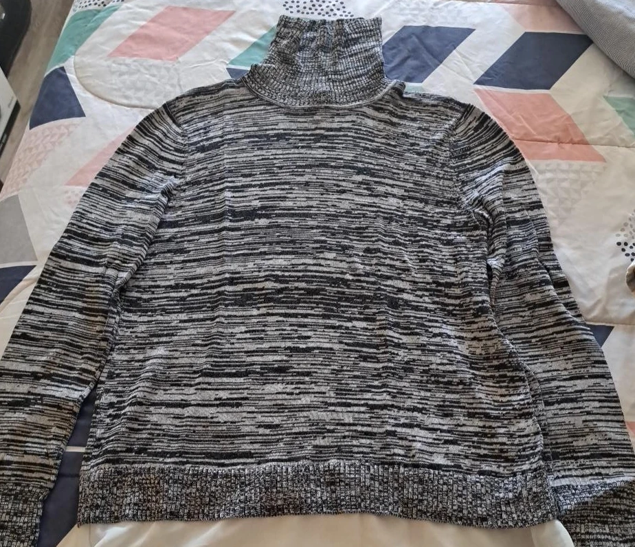 Cable & Gauge Women's Turtleneck Sweater - Size S