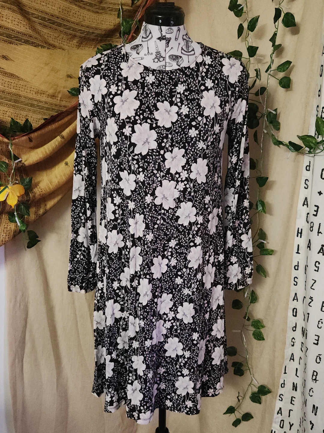 Black and White Floral Long Sleeve Dress