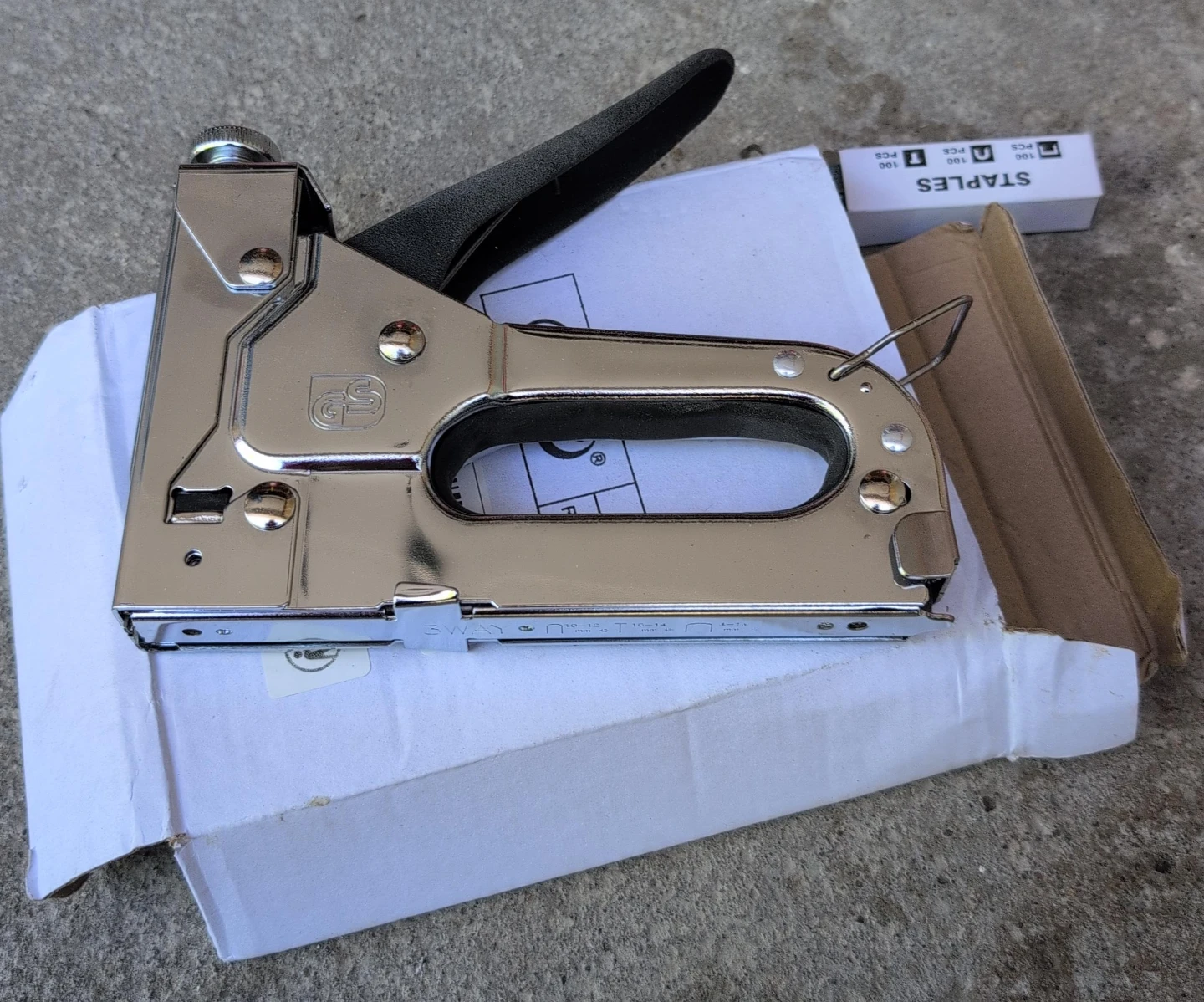 Staple Gun with Staples