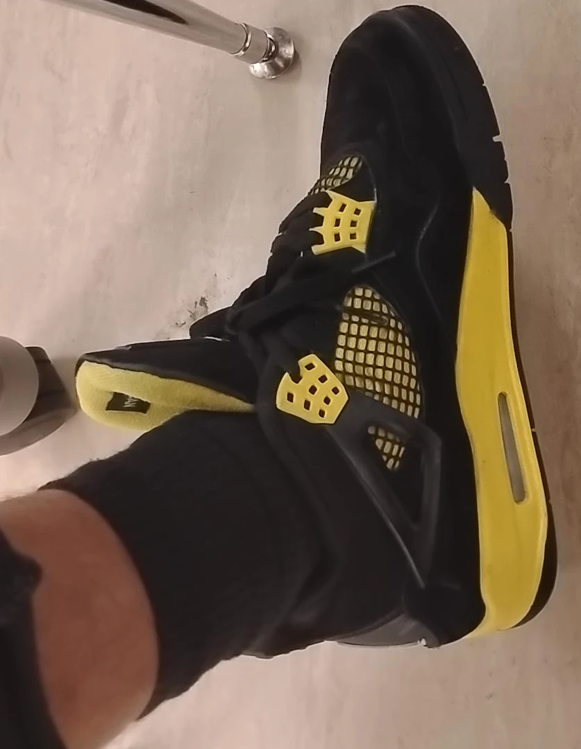 Air Jordan 4 "Lightning"