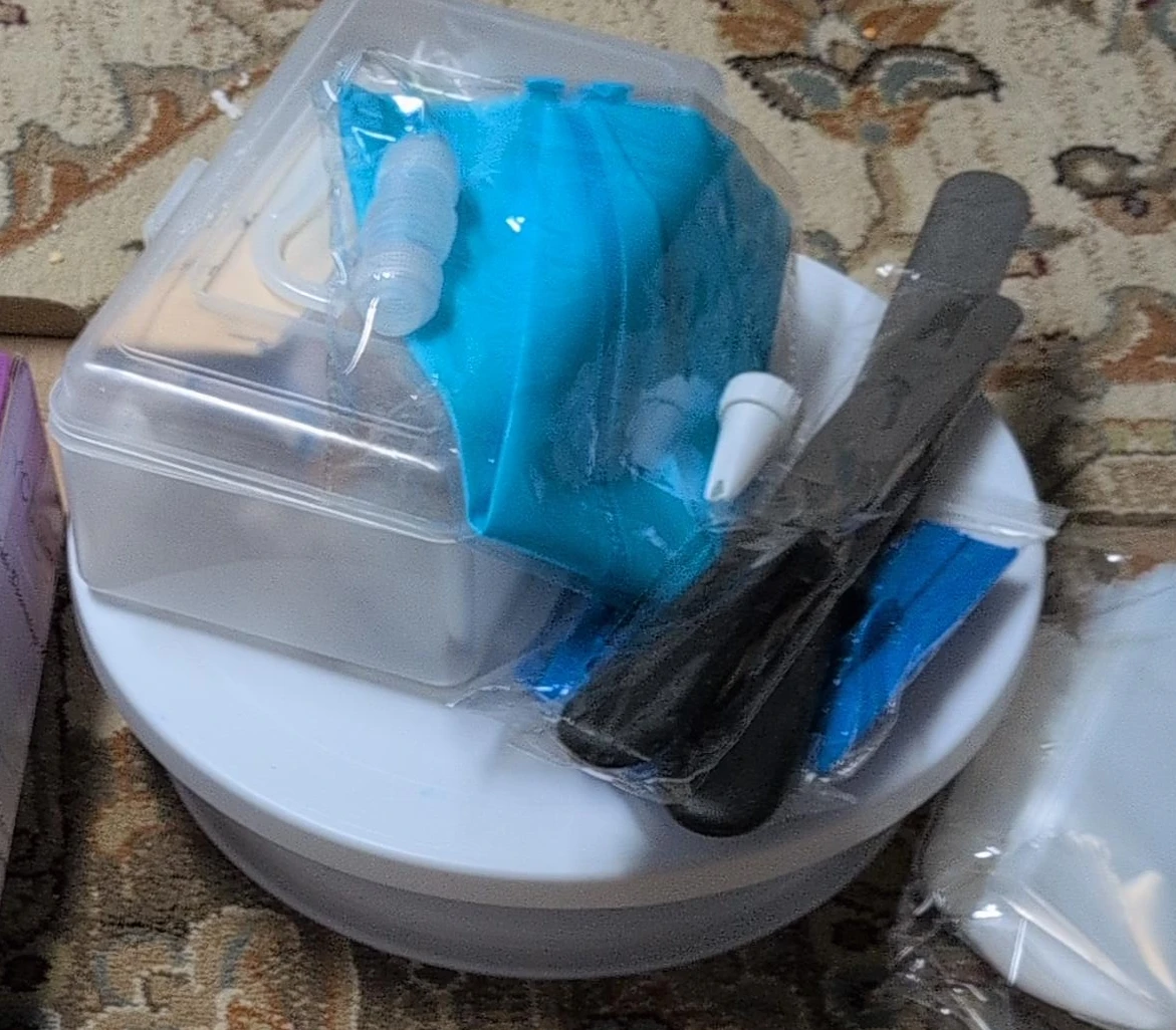 Cake Decorating Turntable and Icing Set