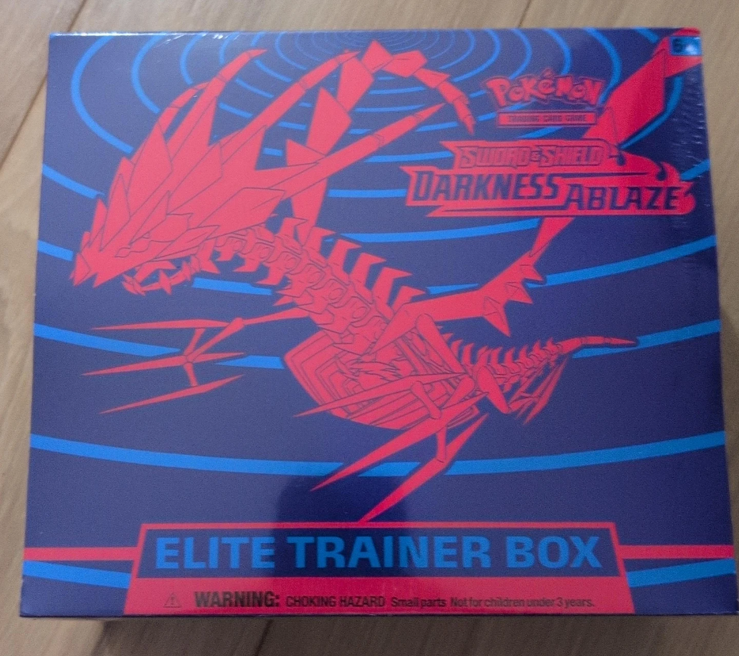 Pokémon Sword & Shield Darkness Ablaze Elite Trainer Box
