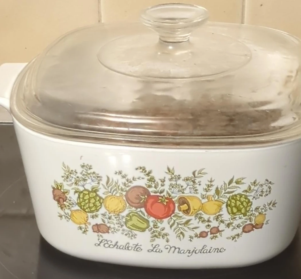 Vintage Pyrex "Echalote La Marjolaine" Casserole Dish with Lid