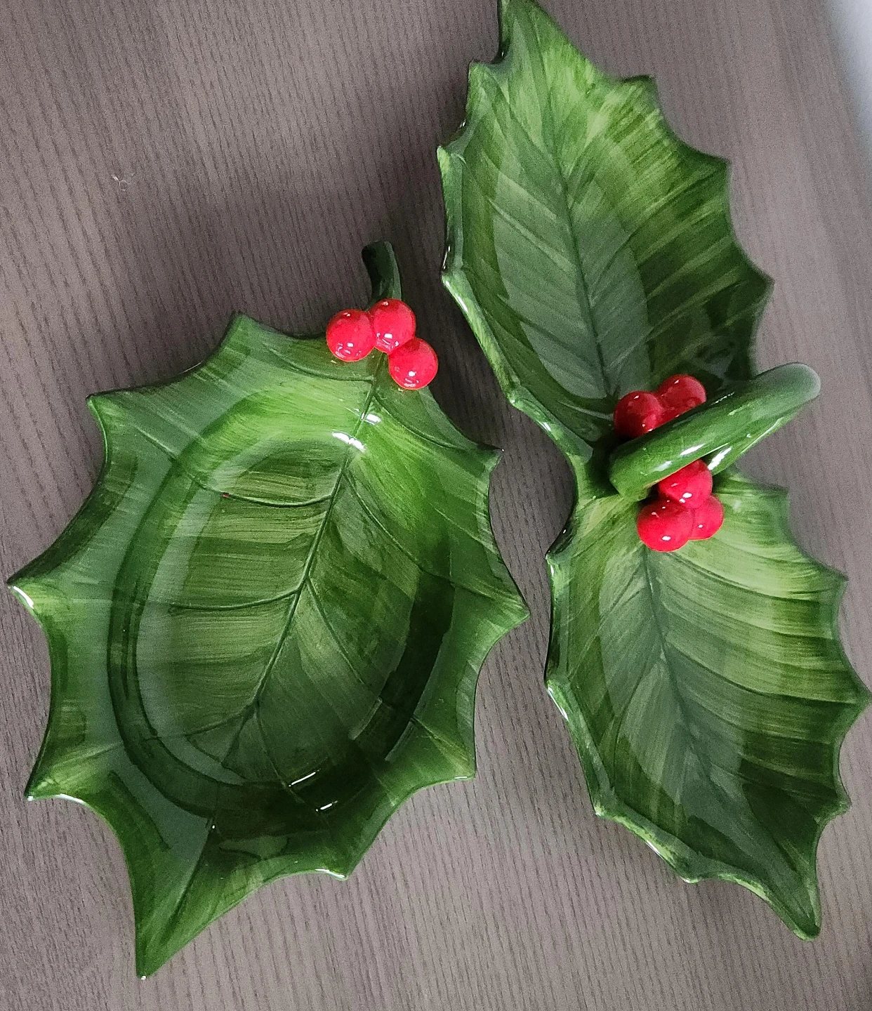 Otagiri Hand Crafted Holly Leaf Serving Dish with Handle
