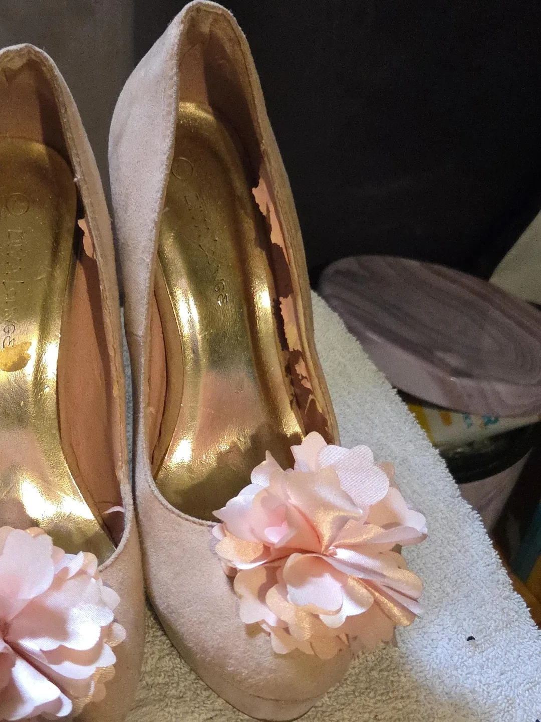 Pink Suede Heeled Shoes with Flower Embellishment - Size 7.5