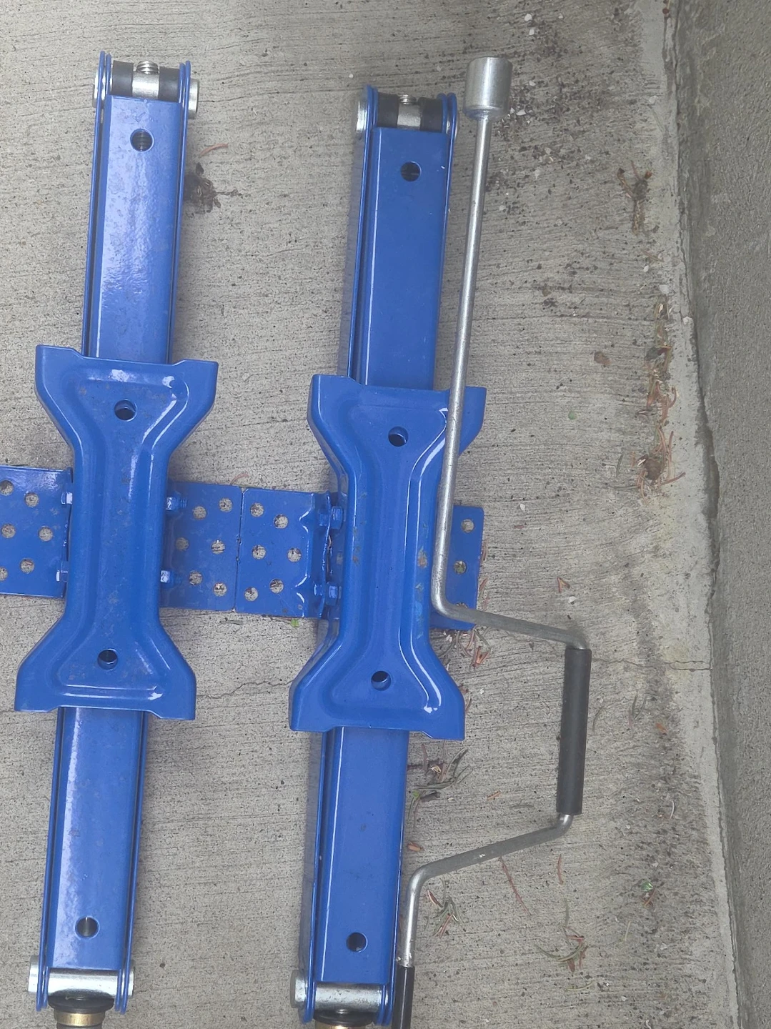 Blue Scissor Jack with Crank Handle