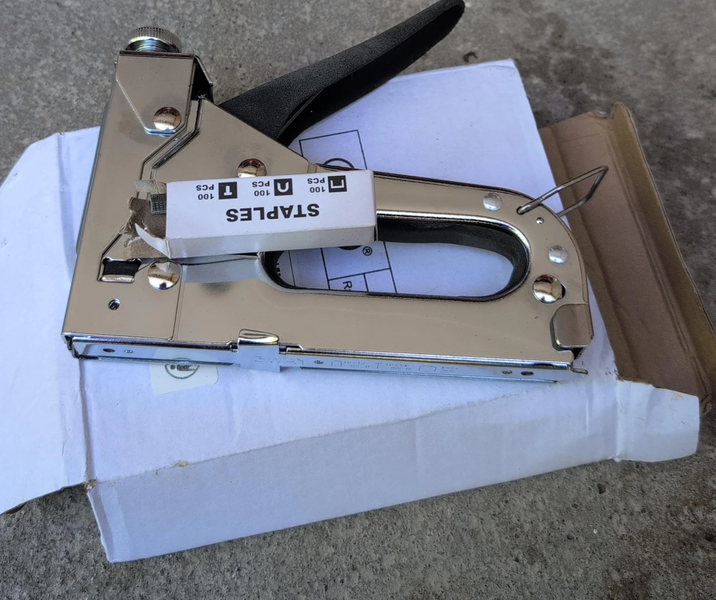Staple Gun with Staples