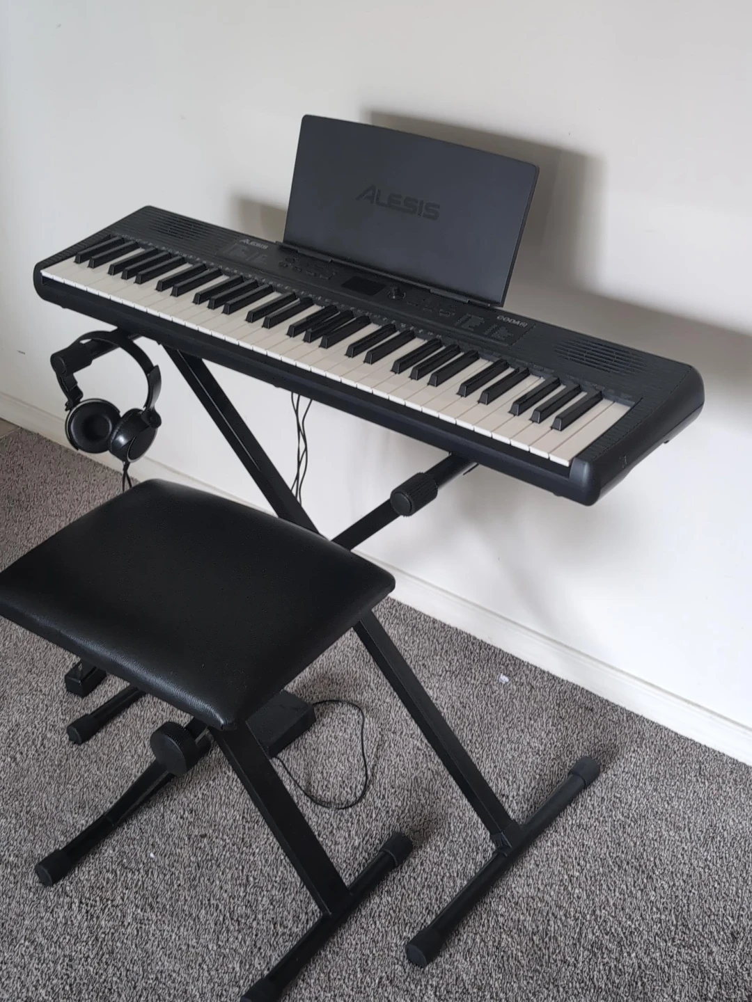 Alesis Portable Keyboard with Stand, Headphones and Bench, pedal