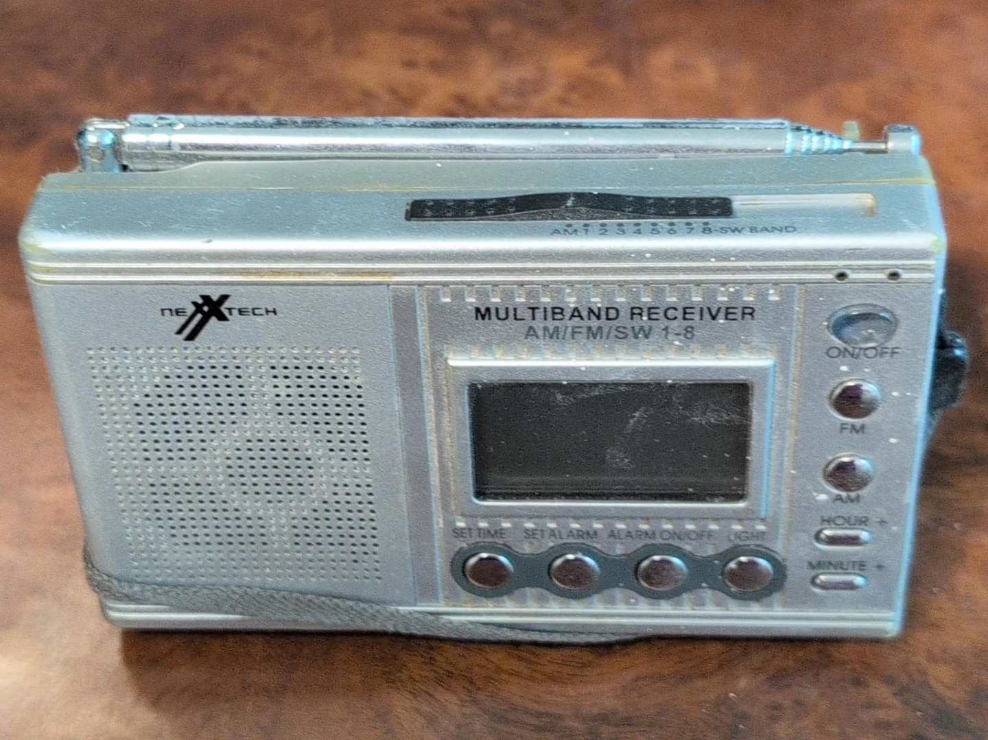 Nexxtech Multiband Receiver AM/FM/SW Portable Radio