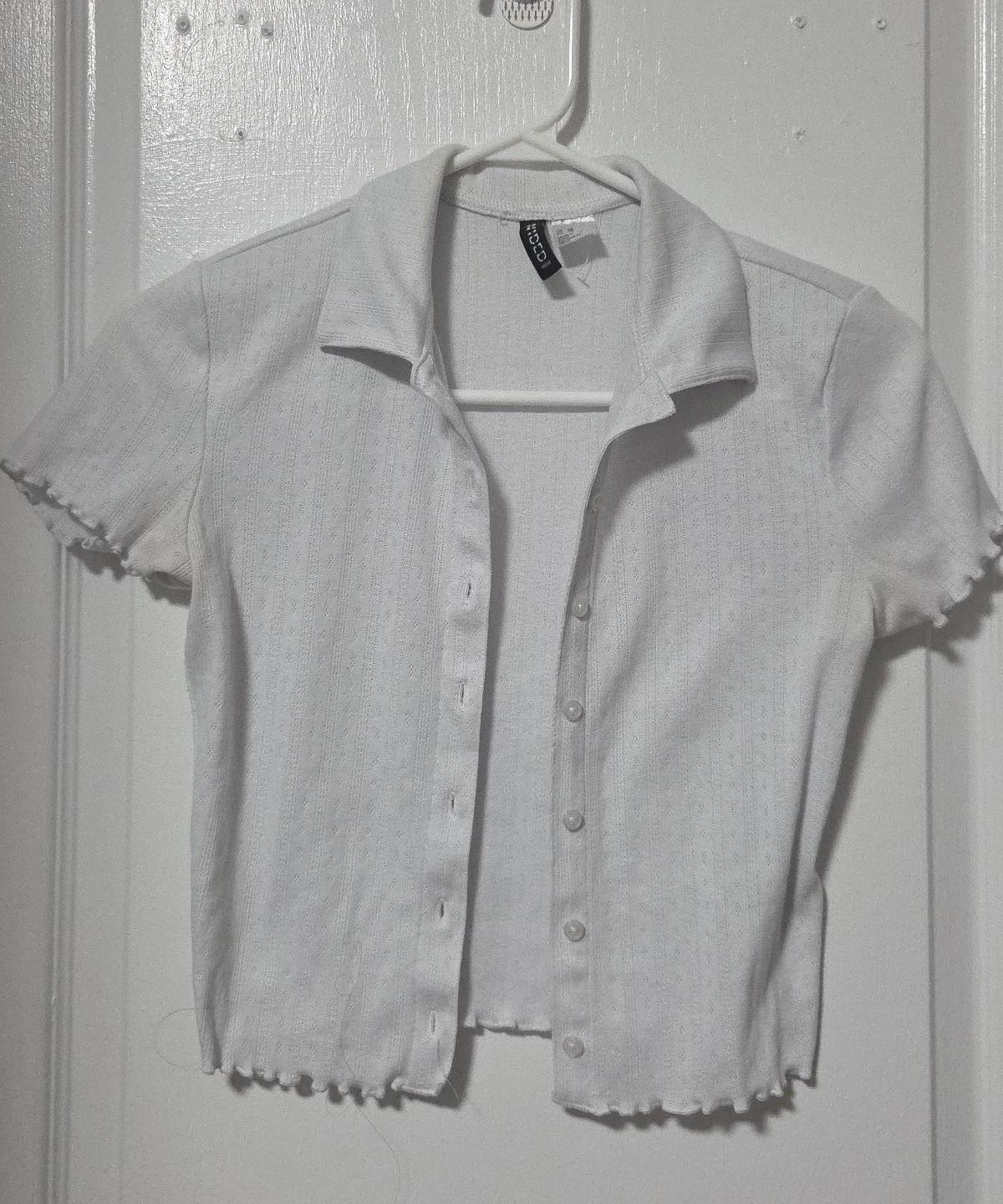 H&M Divided White Button-Up Cropped Top