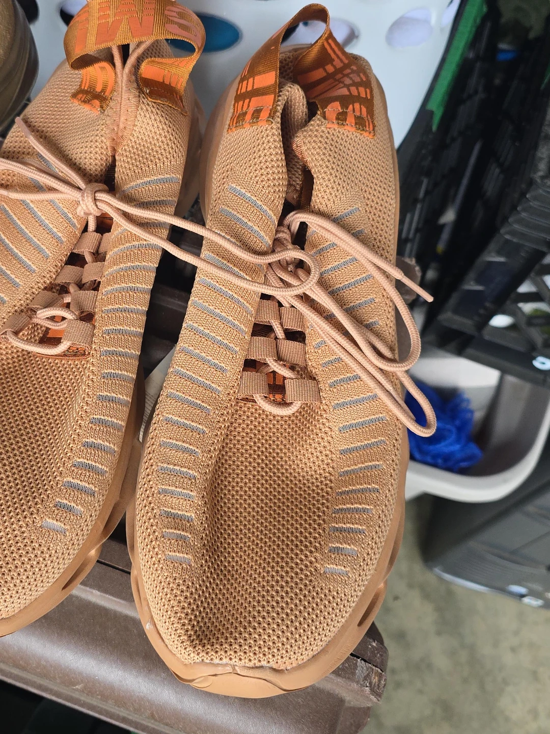 Women's Mesh Running Shoes - Peach