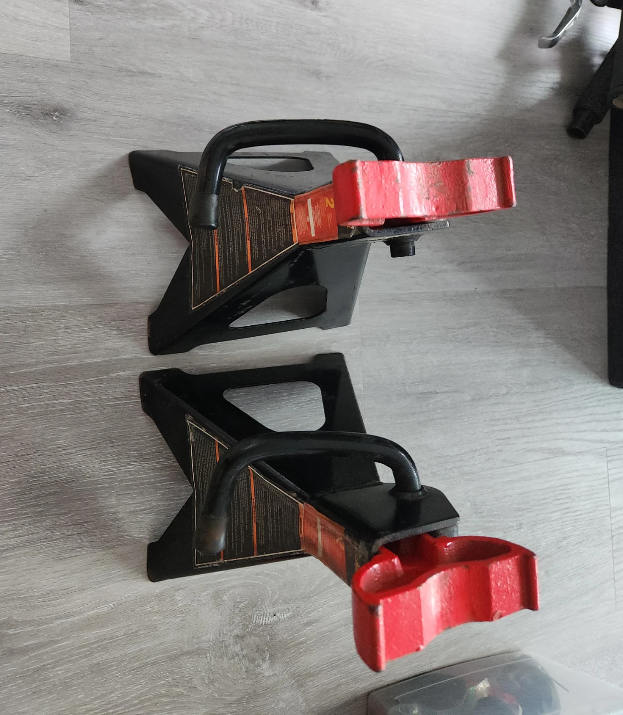 Pair of 2 Ton Jack Stands with Red Saddles
