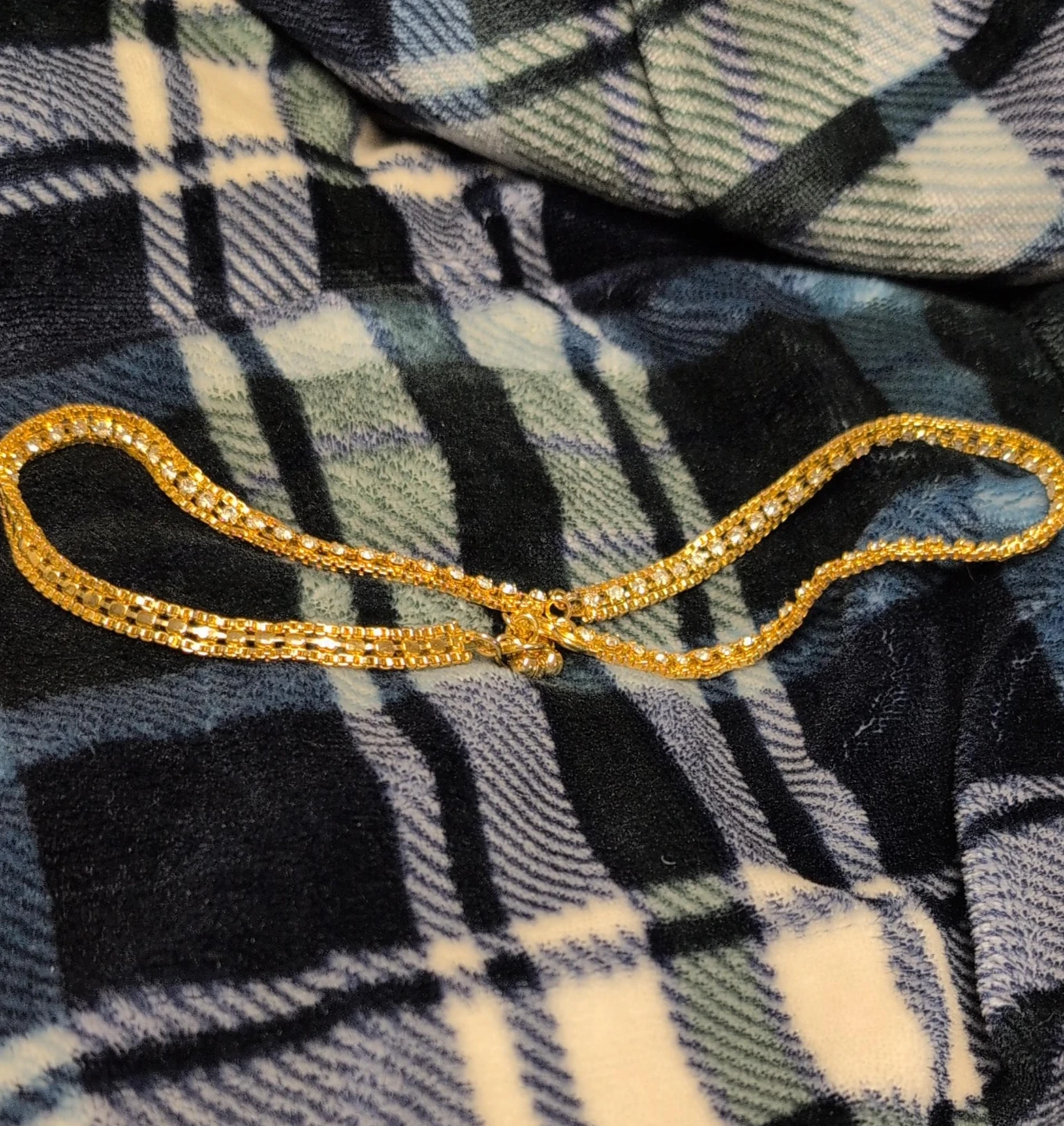 Gold coloured ankletwith clear stones