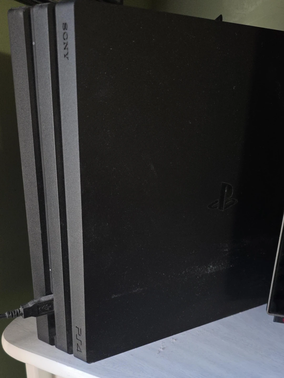 Sony PlayStation 4 Pro (PS4 Pro) 1 TB