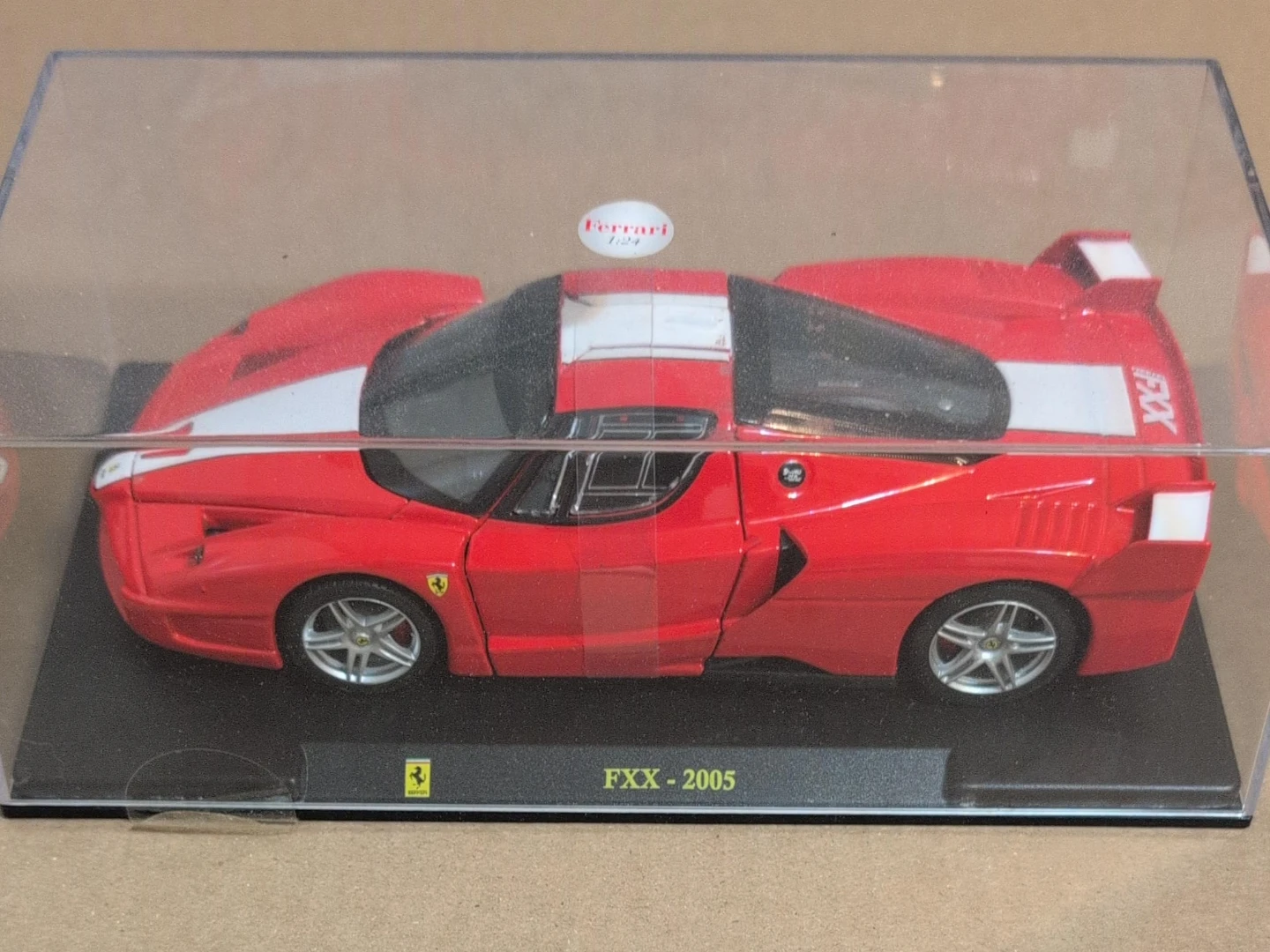 Ferrari FXX 2005 1:24 Scale Model Car