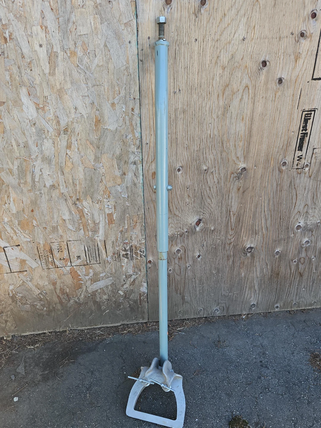 Adjustable Support Jack Pole