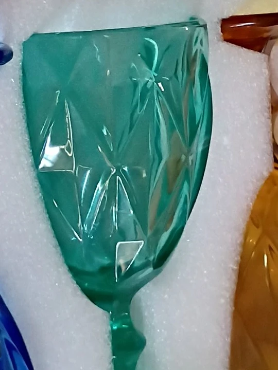 Green Diamond Cut Wine Glass