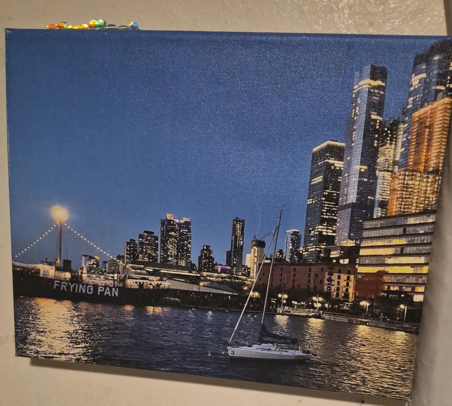 Canvas Print - Cityscape with "FRYING PAN" Ship
