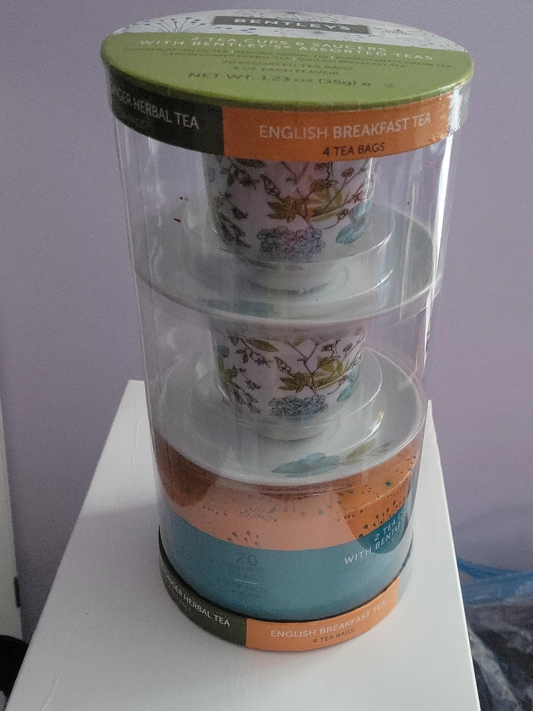 Bentley English Breakfast Tea with Cups & Saucers - 4 Tea Bags