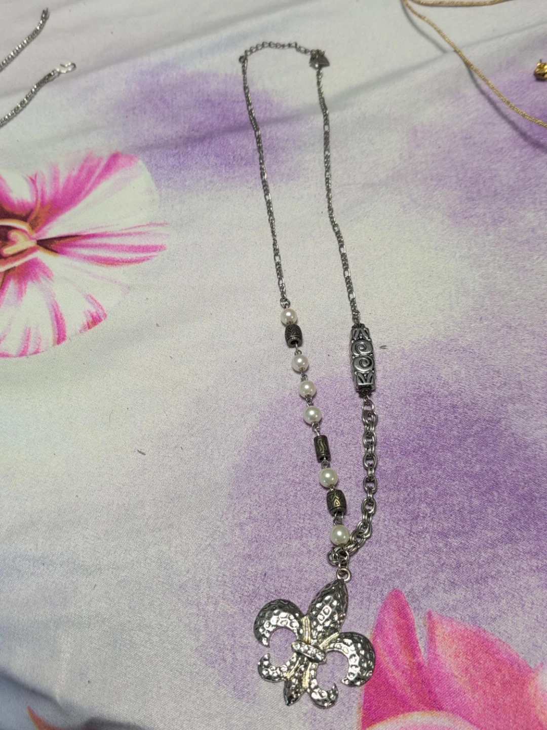 Silver-tone Fleur-de-lis Necklace