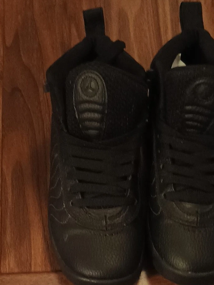 Black Nike Air Force 1 Mid