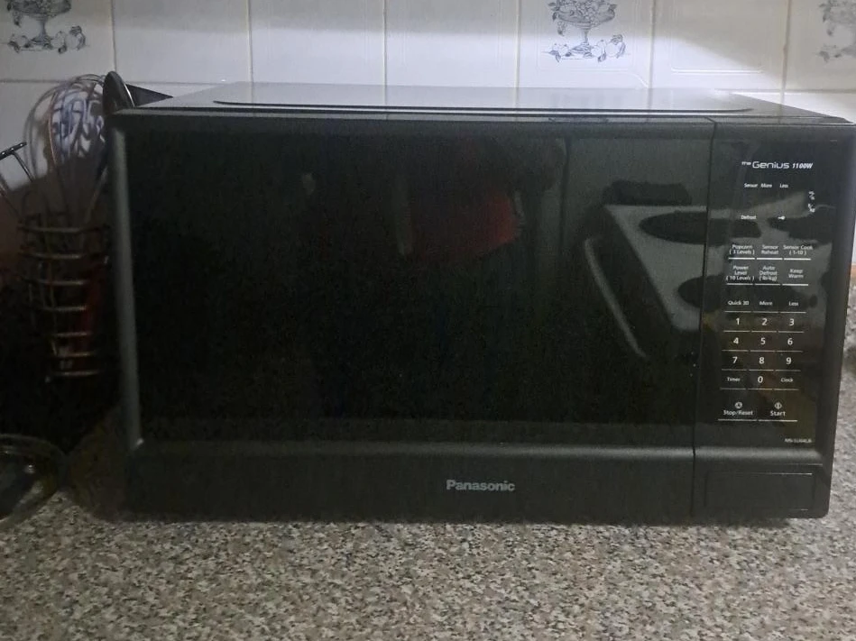 Panasonic Genius 1100W Microwave