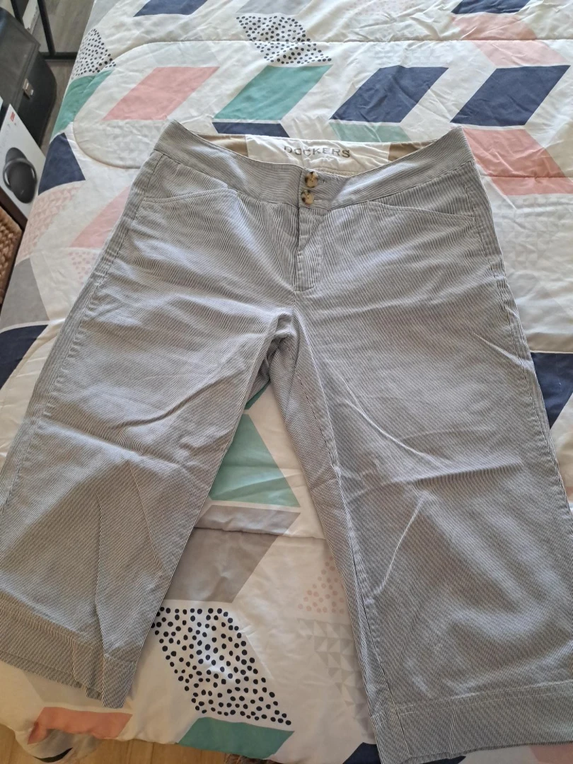 Dockers Striped Capris Size 12