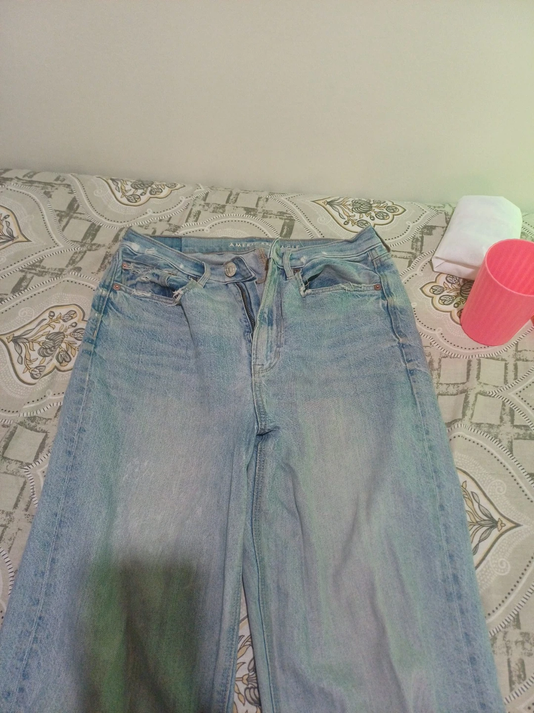 American Eagle Light Wash Distressed Denim Jeans