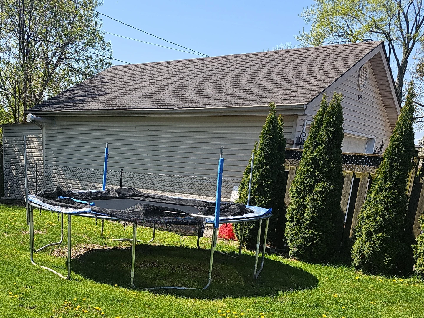 Trampoline with Safety Net